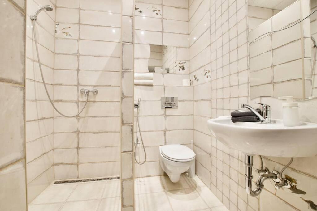 Standard Apartment By Hi5- Rose Street'S Home Budapest Eksteriør billede