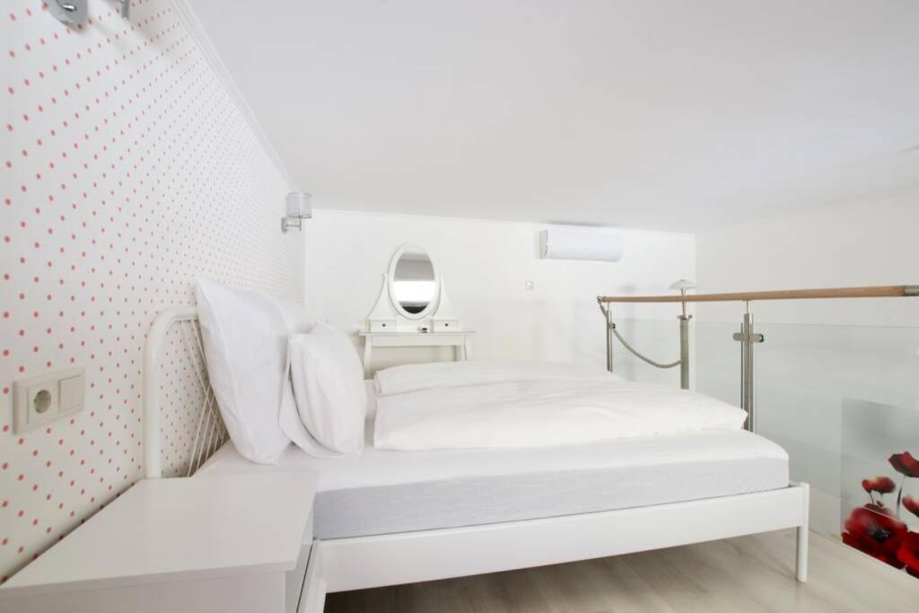 Standard Apartment By Hi5- Rose Street'S Home Budapest Eksteriør billede